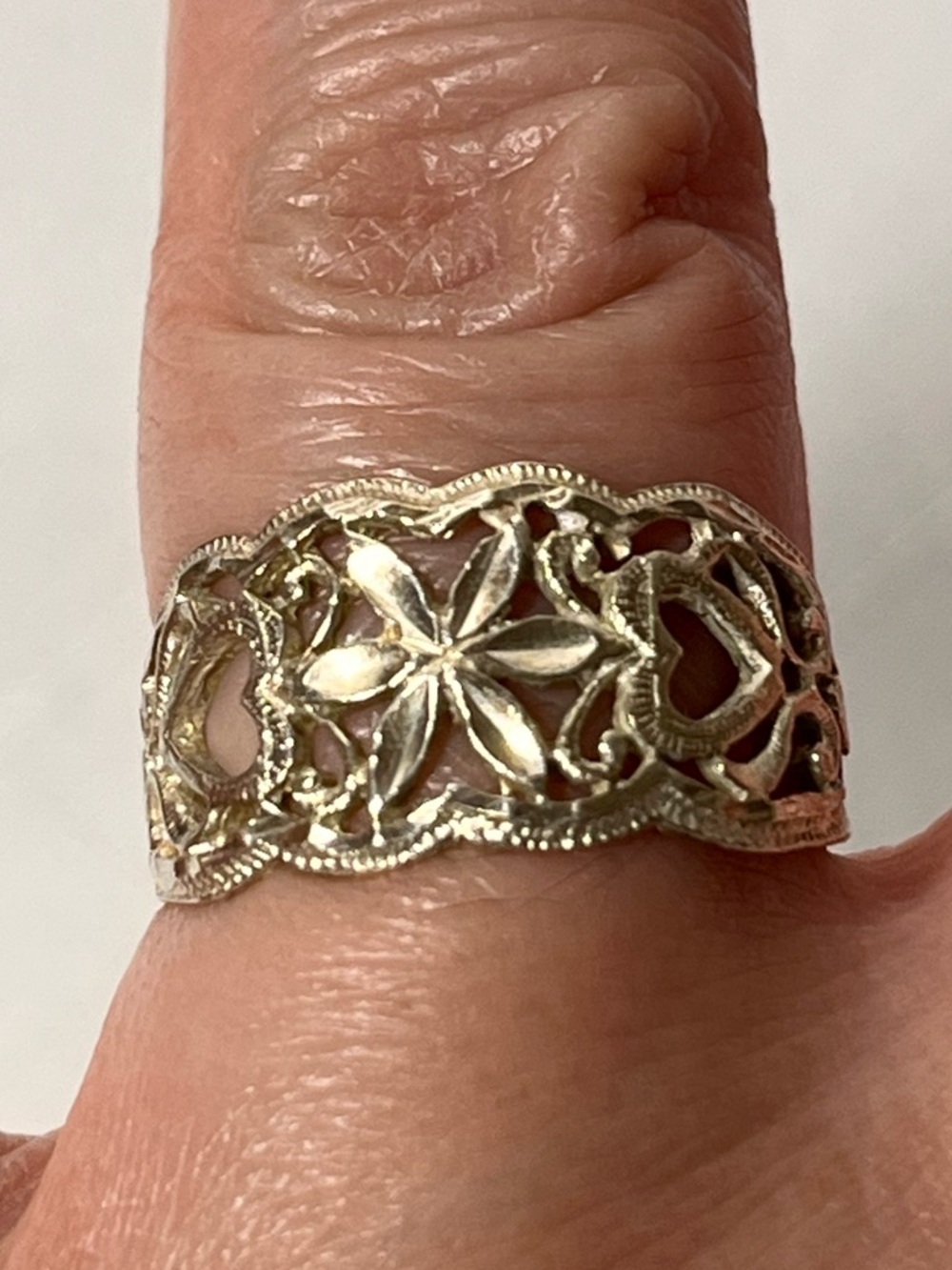 925 Sterling Silver Delicate Filigree Flower Heart Band Ring. Size 6.5